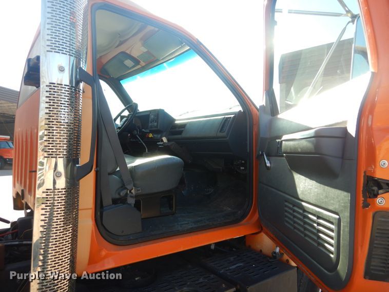 image for item HV9513 1997 GMC C8500  dump truck