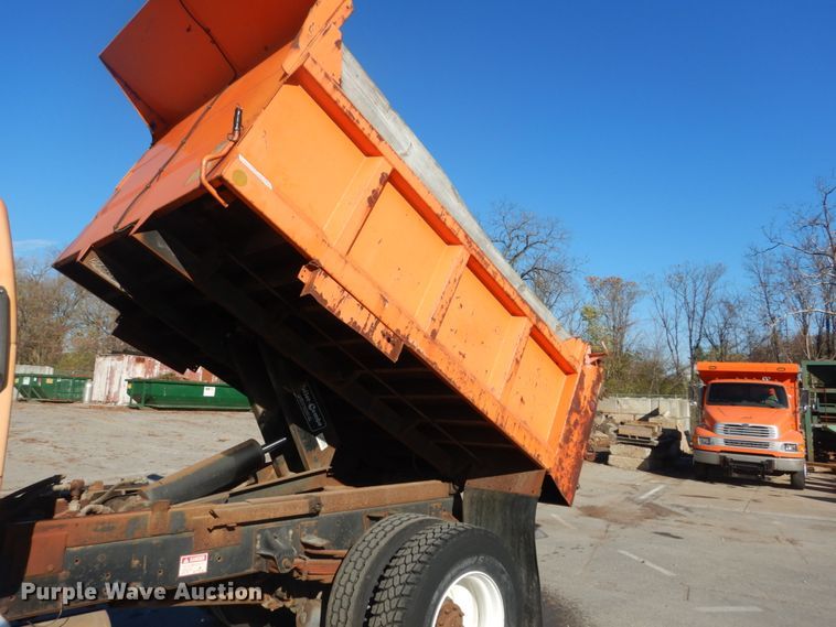 image for item HV9513 1997 GMC C8500  dump truck
