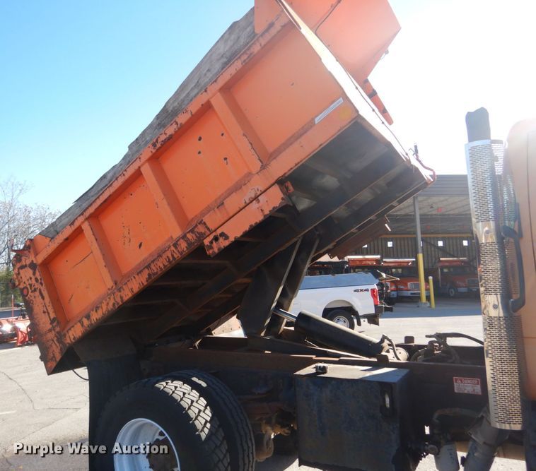 image for item HV9513 1997 GMC C8500  dump truck