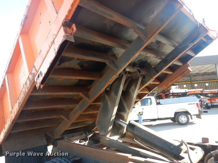 image for item HV9513 1997 GMC C8500  dump truck