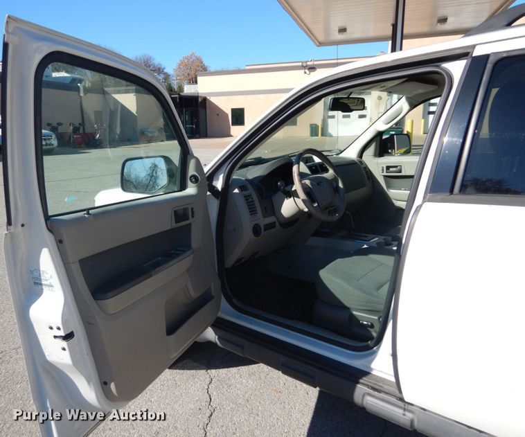 image for item HV9515 2009 Ford Escape XLT  SUV