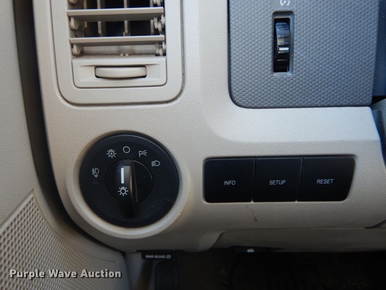 image for item HV9515 2009 Ford Escape XLT  SUV