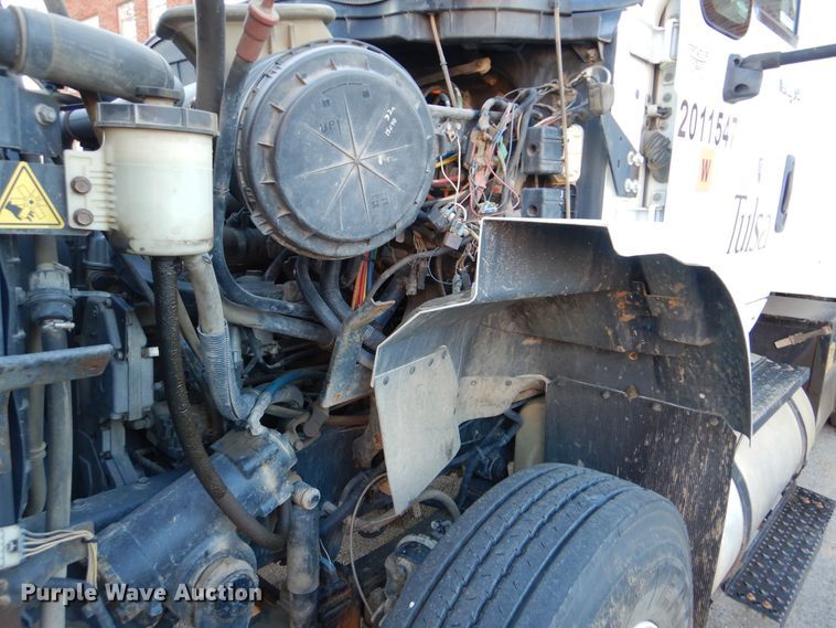 image for item HY9934 2011 International WorkStar 7400  dump truck