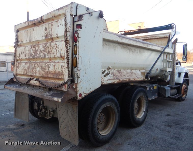 image for item HY9935 2009 International WorkStar 7400  dump truck