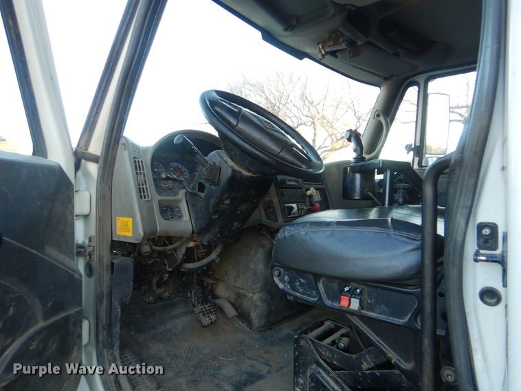 image for item HY9935 2009 International WorkStar 7400  dump truck