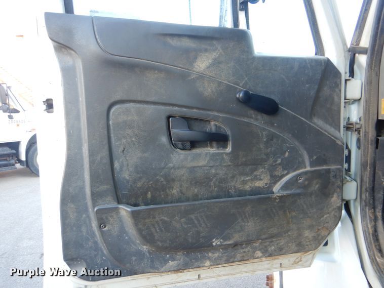 image for item HY9935 2009 International WorkStar 7400  dump truck