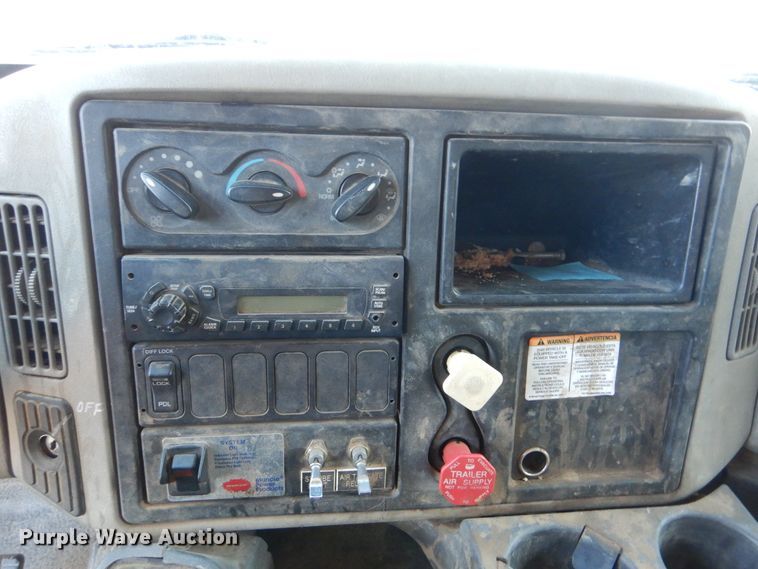 image for item HY9935 2009 International WorkStar 7400  dump truck