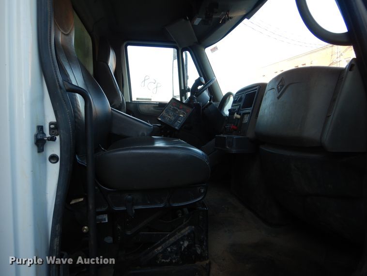 image for item HY9935 2009 International WorkStar 7400  dump truck