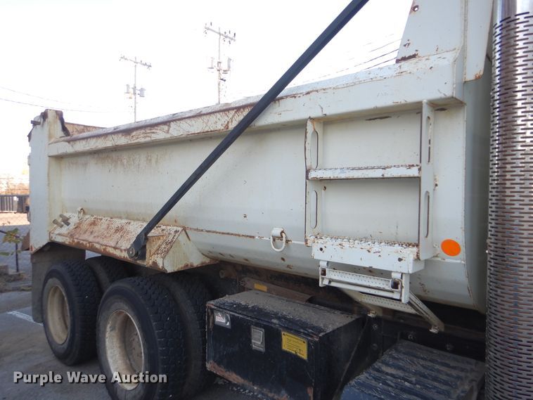image for item HY9935 2009 International WorkStar 7400  dump truck