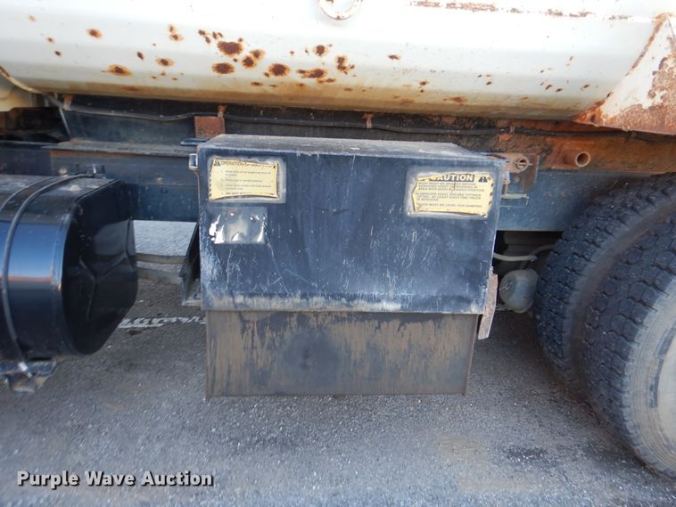 image for item HY9935 2009 International WorkStar 7400  dump truck