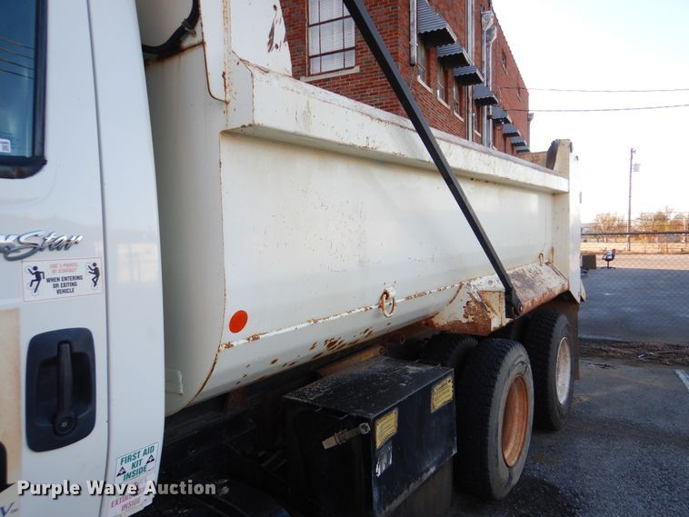 image for item HY9935 2009 International WorkStar 7400  dump truck
