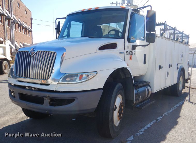 image for item HY9936 2008 International DuraStar 4400  utility truck