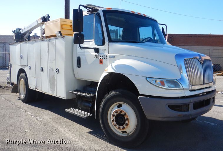 image for item HY9936 2008 International DuraStar 4400  utility truck