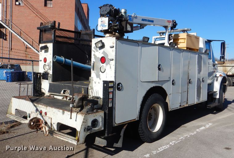 image for item HY9936 2008 International DuraStar 4400  utility truck