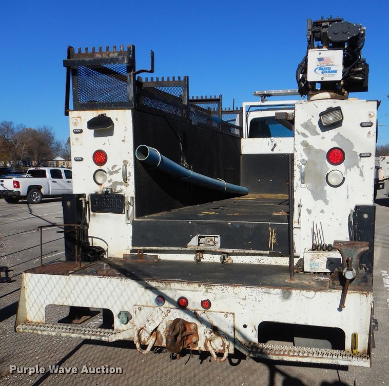 image for item HY9936 2008 International DuraStar 4400  utility truck