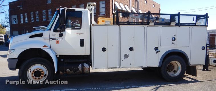 image for item HY9936 2008 International DuraStar 4400  utility truck
