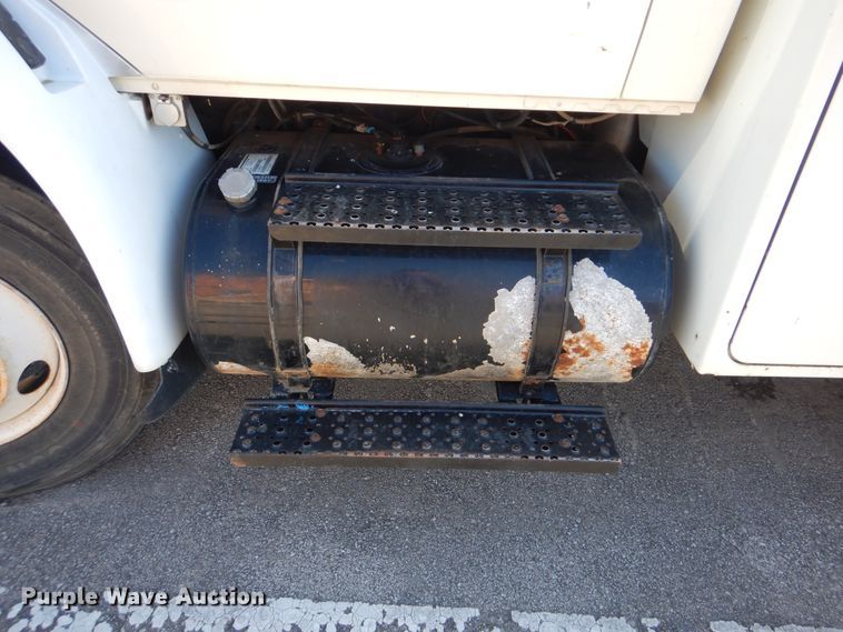 image for item HY9936 2008 International DuraStar 4400  utility truck