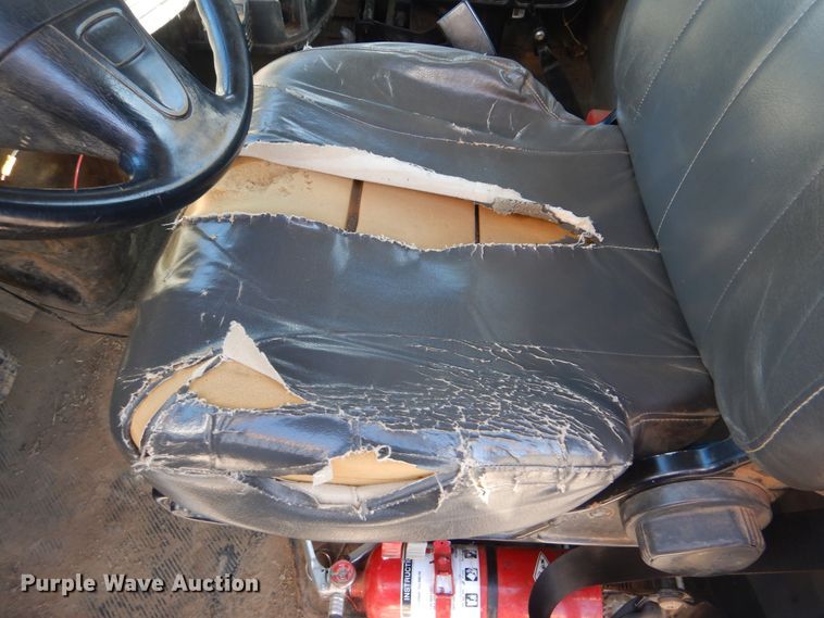 image for item HY9936 2008 International DuraStar 4400  utility truck