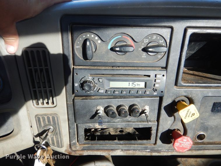 image for item HY9936 2008 International DuraStar 4400  utility truck