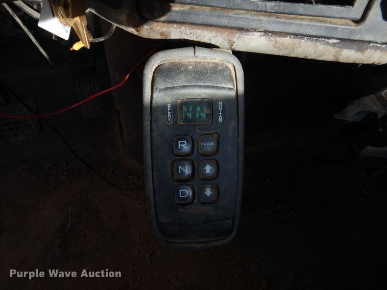 image for item HY9936 2008 International DuraStar 4400  utility truck