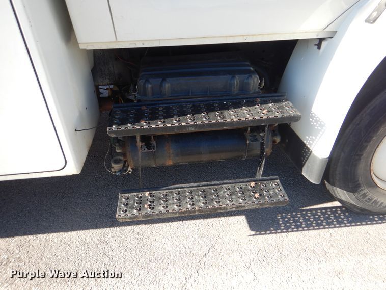 image for item HY9936 2008 International DuraStar 4400  utility truck