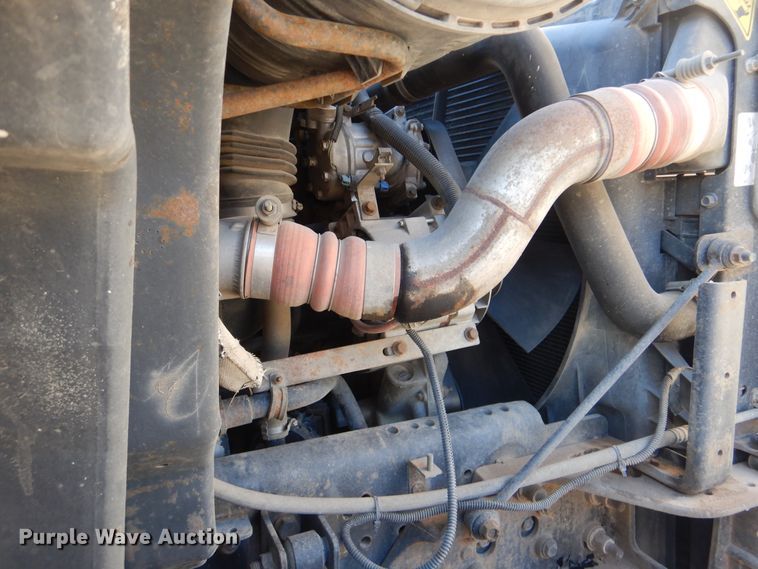 image for item HY9936 2008 International DuraStar 4400  utility truck