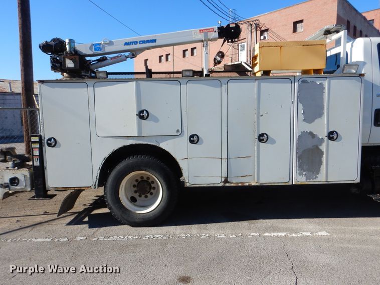 image for item HY9936 2008 International DuraStar 4400  utility truck