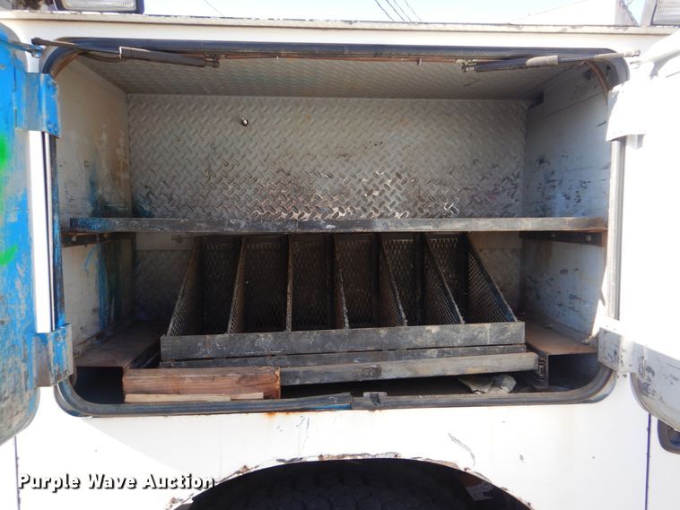 image for item HY9936 2008 International DuraStar 4400  utility truck