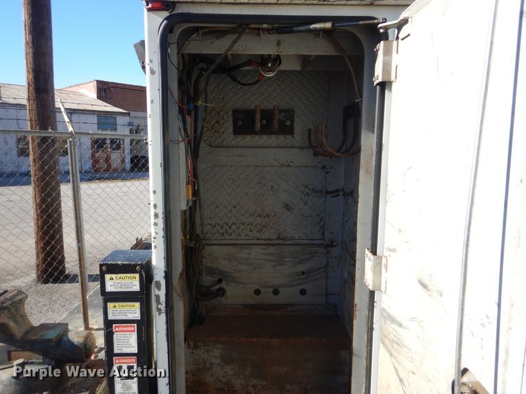 image for item HY9936 2008 International DuraStar 4400  utility truck