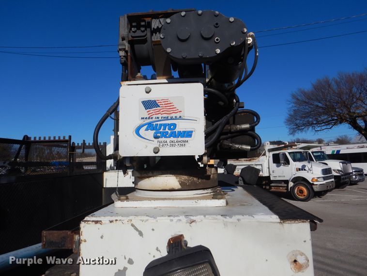 image for item HY9936 2008 International DuraStar 4400  utility truck