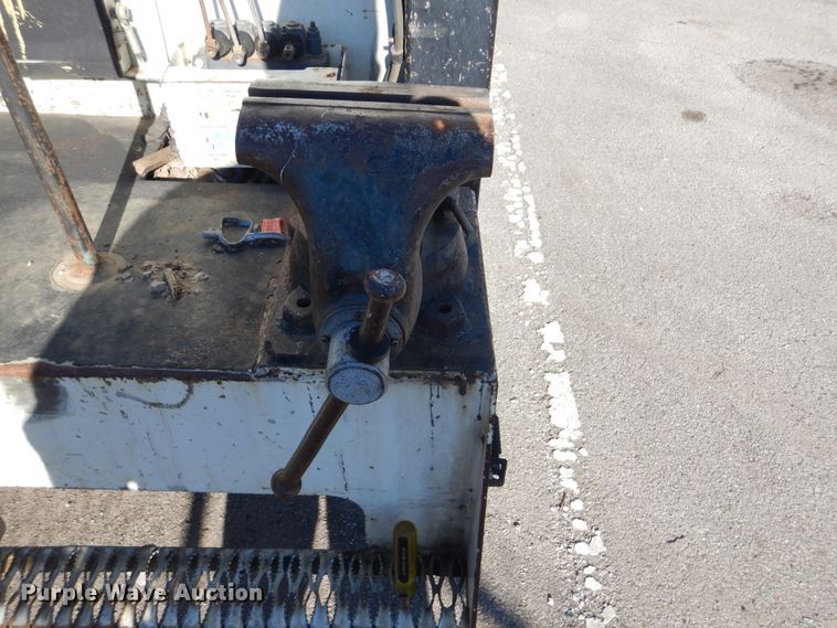 image for item HY9936 2008 International DuraStar 4400  utility truck