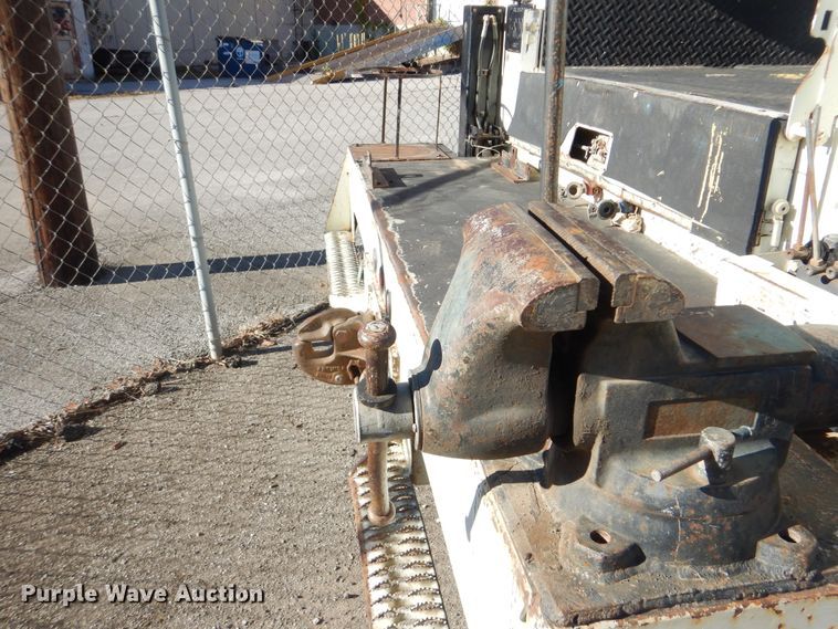 image for item HY9936 2008 International DuraStar 4400  utility truck