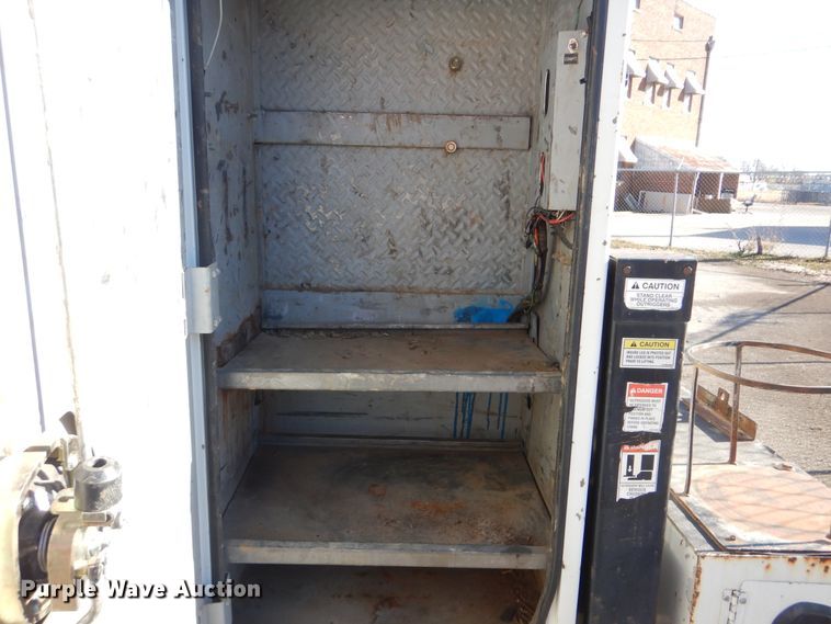 image for item HY9936 2008 International DuraStar 4400  utility truck