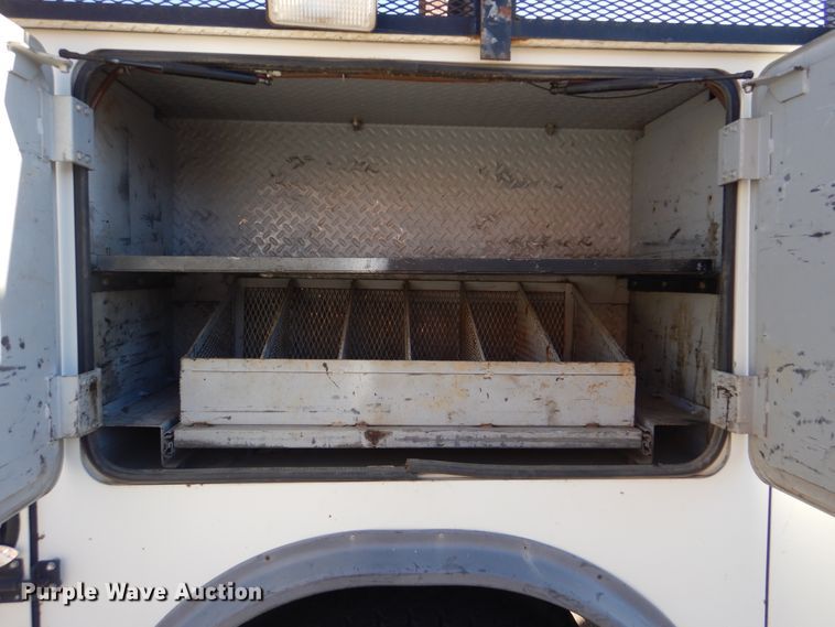 image for item HY9936 2008 International DuraStar 4400  utility truck