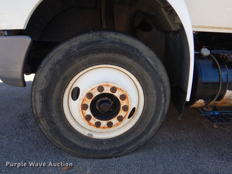 image for item HY9936 2008 International DuraStar 4400  utility truck