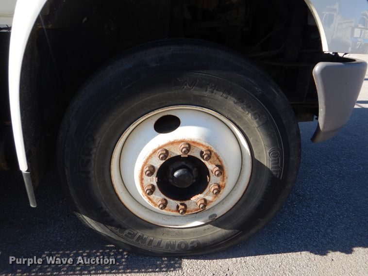 image for item HY9936 2008 International DuraStar 4400  utility truck