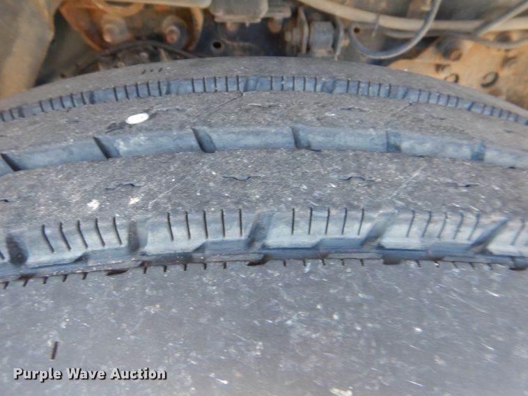 image for item HY9936 2008 International DuraStar 4400  utility truck