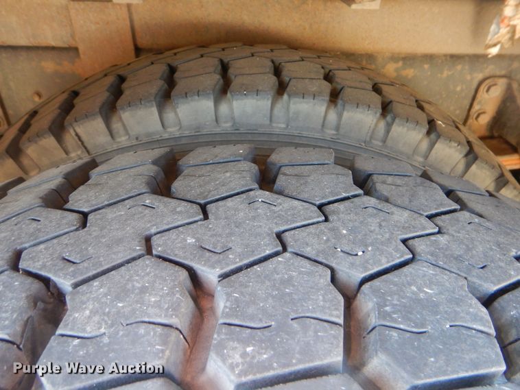 image for item HY9936 2008 International DuraStar 4400  utility truck