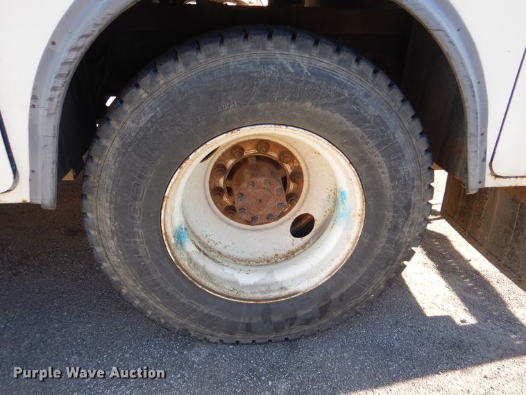 image for item HY9936 2008 International DuraStar 4400  utility truck