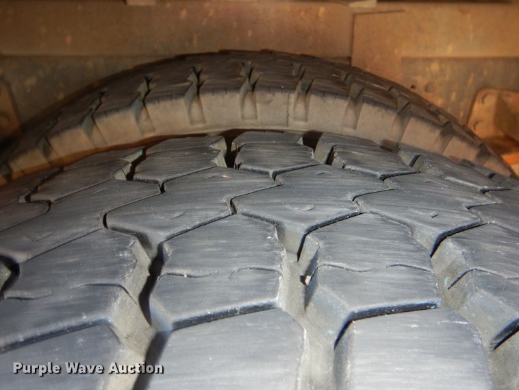 image for item HY9936 2008 International DuraStar 4400  utility truck