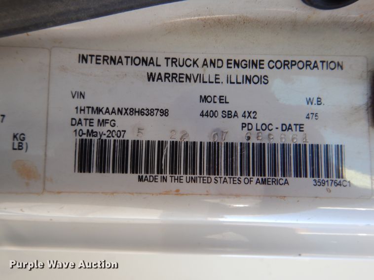 image for item HY9936 2008 International DuraStar 4400  utility truck
