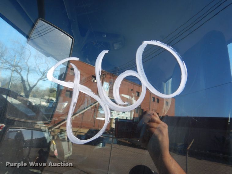 image for item HY9936 2008 International DuraStar 4400  utility truck