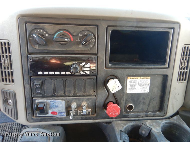 image for item HY9938 2009 International WorkStar 7400  dump truck