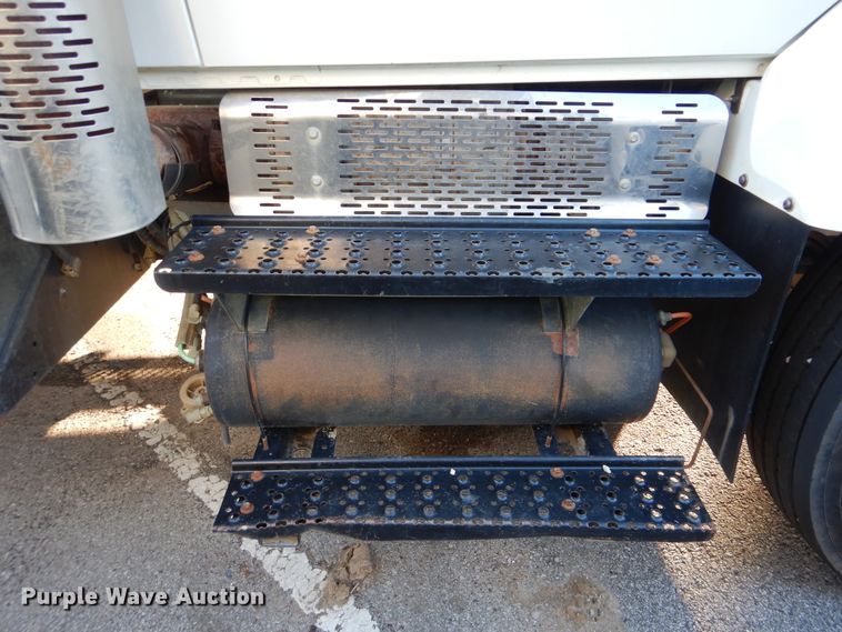 image for item HY9938 2009 International WorkStar 7400  dump truck