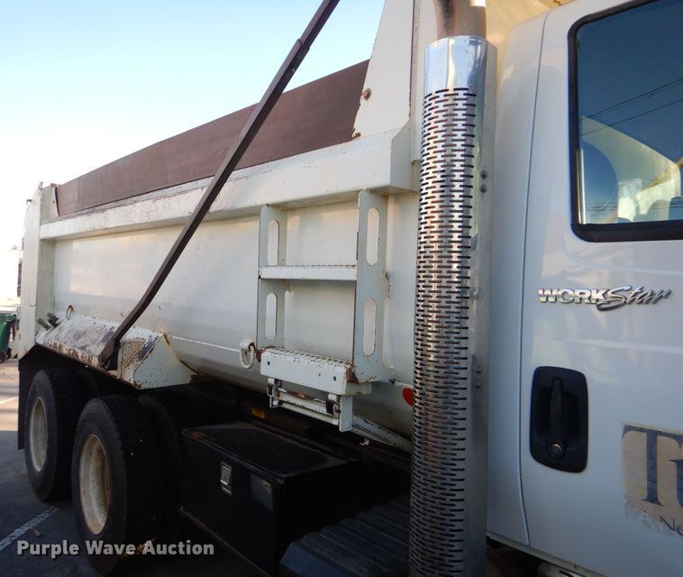 image for item HY9938 2009 International WorkStar 7400  dump truck