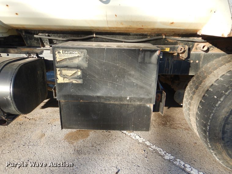 image for item HY9938 2009 International WorkStar 7400  dump truck