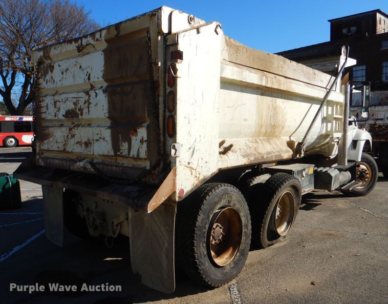 image for item HY9939 2009 International WorkStar 7400  dump truck