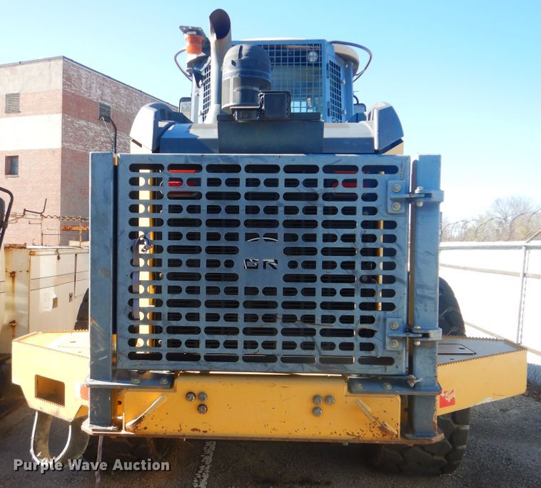 image for item HY9982 2012 John Deere 724K  wheel loader