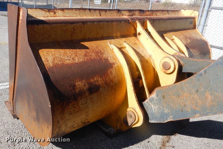 image for item HY9982 2012 John Deere 724K  wheel loader