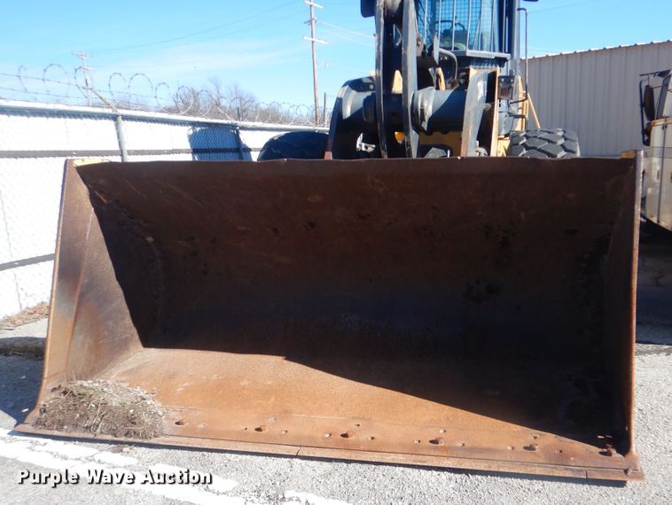 image for item HY9982 2012 John Deere 724K  wheel loader